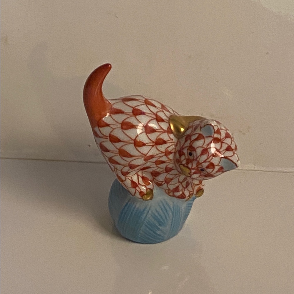 Herend Porcelain Cat on Ball of Yarn Little Vintage FIgurine